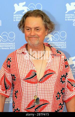 VENEDIG, ITALIEN - AUGUST 29: Jonathan Demme besucht Enzo Avitabile Music Life Fotocall während des 69. Filmfestivals Venedig am 29. August 2012 in Venedig Stockfoto