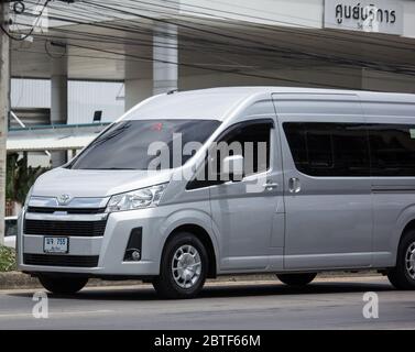 Chiangmai, Thailand - Mai 19 2020: Privater Toyota Pendler-Van. Foto an der Straße Nr. 121 ca. 8 km von der Innenstadt Chiangmai thailand. Stockfoto