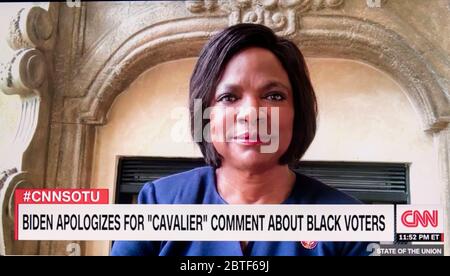 Orlando, Florida, USA. Mai 2020. Ein Bildschirmschnapper von DANA BASH, der die Kongressabgeordnete VAL DEMINGS (D-FL) auf CNN's "Stand der Union" interviewt. Die Kongressabgeordnete war über als möglicher laufender Partner für Joe Biden in der Präsidentenwahl 2020 gesprochen worden. Kredit: Brian Cahn/ZUMA Wire/Alamy Live News Stockfoto