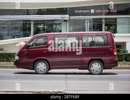 Chiangmai, Thailand - Mai 19 2020: Privater Benz MB140D Van. Auf der Straße Nr. 1001, 8 km von Chiangmai Stadt. Stockfoto