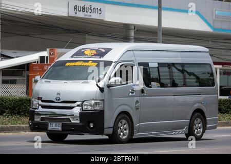 Chiangmai, Thailand - Mai 19 2020: Privater Toyota Pendler-Van. Foto an der Straße Nr. 121 ca. 8 km von der Innenstadt Chiangmai thailand. Stockfoto