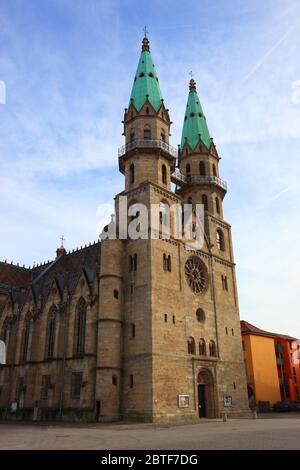 Die Evangelisch-Lutherische Kirche unserer Stadt liebt Frauen, darunter St. Marien genannt, drei Schiffe, Symbol der Stadt, Meiningen, Thüringen, Deutschland / Stockfoto