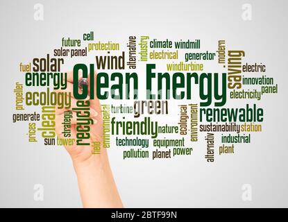 Saubere Energie Wort Wolke und Hand mit Marker Konzept auf weißem Hintergrund. Stockfoto