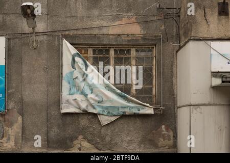 Zerstörte alte sowjetische Häuser in der Stadt Stockfoto