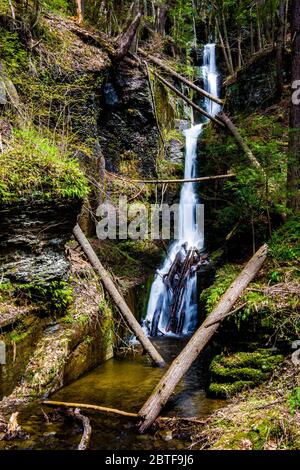 Malerische Silverthread-Wasserfälle der Dingmans Fähre im Frühling Stockfoto