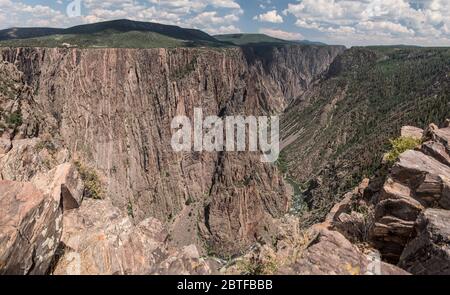 Panoramabild des Gunnison River im Black Canyon des Gunnison National Park, Colorado, USA Stockfoto