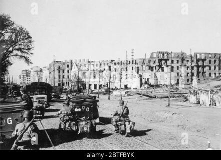 Minsk in Trümmern Operation Barbarossa - Deutsche Invasion Russlands, 1941 - 15. Division der Thüringer-Kurhessen Division Stockfoto