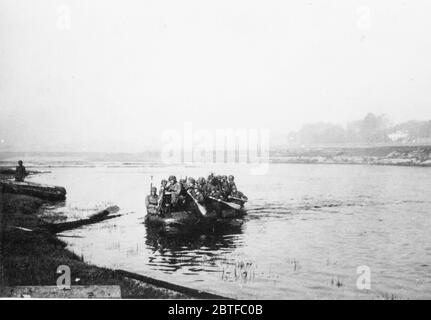 Sturmtruppen über den Dnepr Operation Barbarossa - Deutsche Invasion Russlands, 1941 - 15. Division der Thüringer-Kurhessen Division Stockfoto