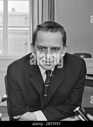 1966 , SCHWEDEN : der schwedische Politiker OLOF PALME ( 1927 - 1986 ) der schwedischen Sozialdemokratischen Partei , Premierminister zum Zeitpunkt seiner Ermordung . H Stockfoto