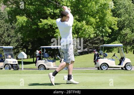 Klay Thompson, NBA-Superstar mit den Golden State Warriors, spielt in der Nebensaison Golf. Stockfoto