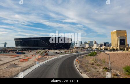 Las Vegas, 6. MAI 2020 - Blick auf das Allegiant Stadion und den Hochweg am Nachmittag Stockfoto