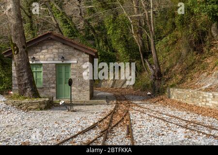 Schöner alter Bahnhof in Milies Dorf, Pilio - Griechenland Stockfoto