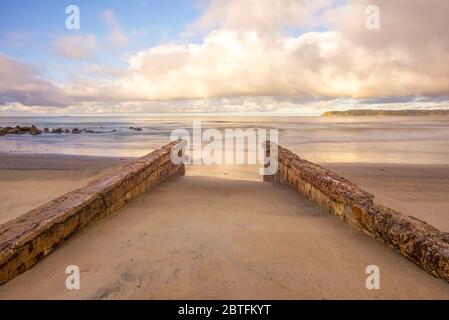 Sonnenaufgang an der Küste vom Coronado Central Beach. Coronado, Kalifornien, USA. Stockfoto