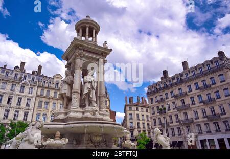 Der Brunnen auf dem Place des Jacobins im Herzen von Lyon, Frankreich. Stockfoto