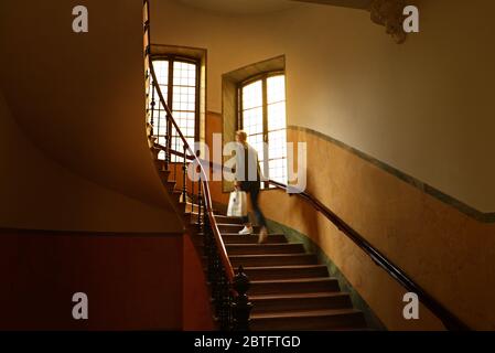 Örebro, Schweden 20200522 Alte Treppe im Clarion Hotel Borgen, altes NA-Schloss, das das Zeitungshaus von Nerikes Allehanda war. Foto Jeppe Gustafsson Stockfoto