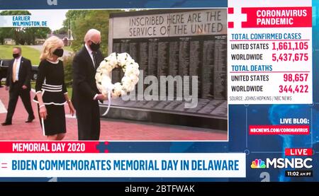 Newcastle, Delaware, USA. Mai 2020. Wie auf MSNBC zu sehen, besuchen Dr. JILL BIDEN und JOE BIDEN den Delaware Memorial Bridge Veteran's Memorial Park, um am Memorial Day einen Kranz zu legen. Heute ist das erste Mal seit Monaten, dass Herr Biden wegen der COVID-19-Sperre in seinem Heimatstaat Delaware außerhalb seines Hauses gesehen wurde. Kredit: Brian Cahn/ZUMA Wire/Alamy Live News Stockfoto