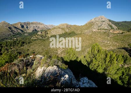 Puig de Galatzó, 1027 Metros de altura y Mola de s'Esclop, 926 Metros, Sierra de Tramuntana, Mallorca, Balearen, Spanien. Stockfoto