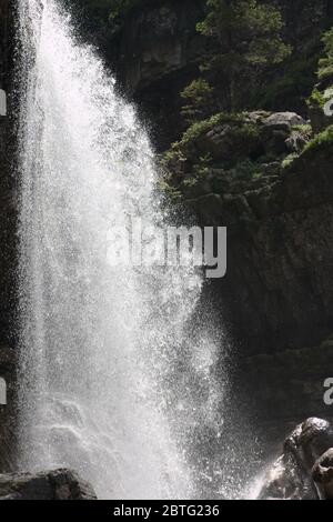 Wasserfall Nahaufnahme aus Seitenwinkel aufgenommen Stockfoto