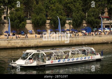 Batobus, Paris Beach, Paris, Frankreich Stockfoto