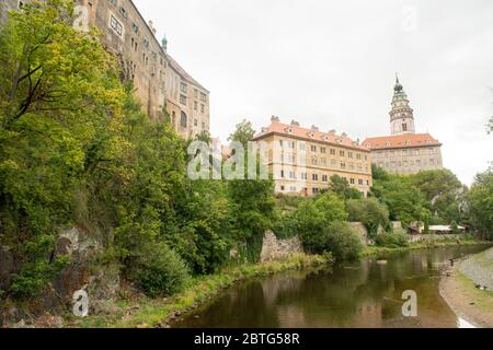 Historisches Zentrum von Cesky Krumlov an einem bewölkten Tag am 3. September 2018. Stockfoto