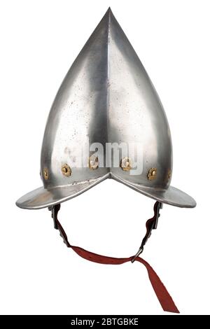 17. Jahrhundert Morion Eisen Helm isoliert auf weißem Hintergrund Stockfoto