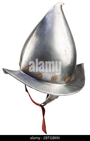 17. Jahrhundert Morion Eisen Helm isoliert auf weißem Hintergrund Stockfoto