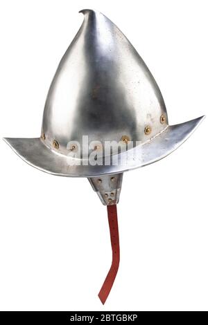 17. Jahrhundert Morion Eisen Helm isoliert auf weißem Hintergrund Stockfoto