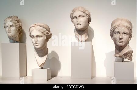 Die Köpfe der antiken griechischen Statue befinden sich im Metropolitan Museum of Art (MET) New York, USA Stockfoto