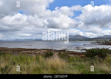 Wunderschöne Aussicht über die Bucht von Broadford von Broadford auf der Insel Von Skye Stockfoto