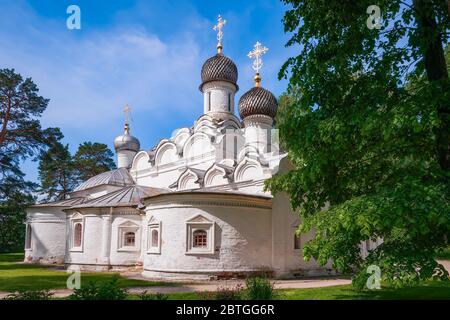 Kirche des Erzengels Michael in historischen Anwesen und Museum Archangelskoje Palast. Krasnogorsky Bezirk. Oblast Moskau. Russland Stockfoto