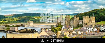 Panorama von Conwy mit Conwy Castle in Wales, Großbritannien Stockfoto