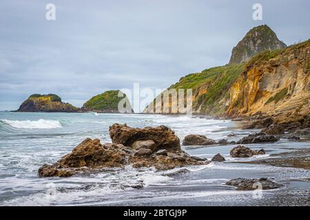 Paritutu vom Back Beach in New Plymouth, Neuseeland Stockfoto