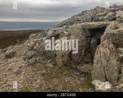 Neolithischer Megalithfriedhof in der Grafschaft Sligo, Irland, genannt Carrowkeel Gräber Stockfoto