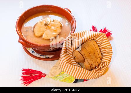 Hundefischgericht, traditionelle Suppe aus Alentejo, Portugal Stockfoto