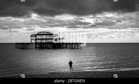 Mann fotografieren der West Pier von Brighton Stockfoto