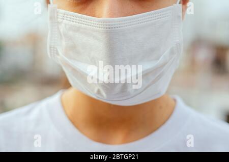 Coronavirus Prävention Frau mit chirurgischen Gesichtsmaske gegen Coronavirus Stockfoto