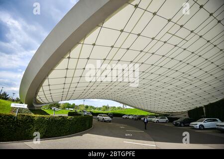 Die Volkswagen/VW-Autobaufabrik mit den Rohren des Volkswagen-Werks in der Autostadt in Wolfsburg. WOLFSBURG, DEUTSCHLAND. 19.Mai 2016 Stockfoto