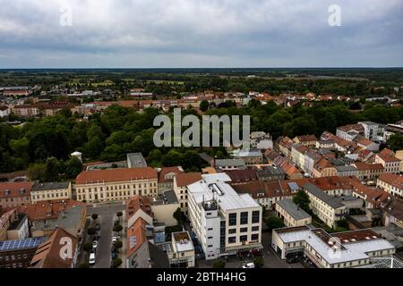 Neuruppin, Deutschland. Mai 2020. Blick über Neuruppin in Brandenburg. (Mit einer Drohne aufgenommen). Quelle: Paul Zinken/dpa-Zentralbild/ZB/dpa/Alamy Live News Stockfoto
