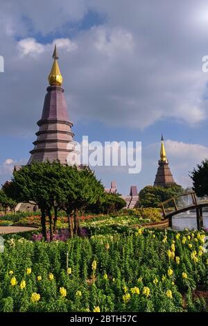 König und Königin Pagode von Doi Inthanon Chiangmai Thailand. Naphamethinidon und Naphaphonphumisiri Diese beiden Stupas sind dem kürzlich verstorbenen k gewidmet Stockfoto