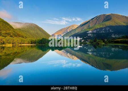 Italien Abruzzen - Nationalpark Abruzzen - Monte Marsicani - See Barrea - Stockfoto