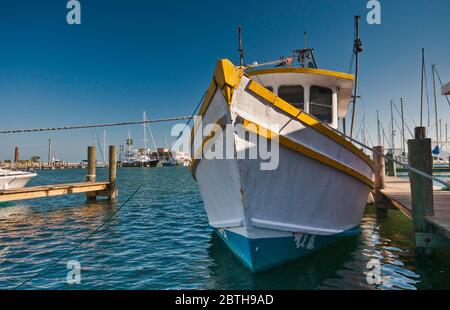 Garnelenboot im Hafen, Aransas Bay, Golf von Mexiko, Rockport, Golfküste, Texas, USA Stockfoto