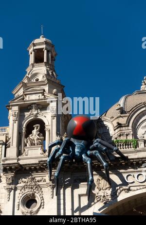 Riesige Spinne Werbung für eine Show im Coliseum Theater.Barcelona.Spanien Stockfoto