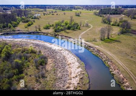 Liwiec Fluss in der Nähe von Wolka Paplinska im Verwaltungsbezirk Gmina Lochow, innerhalb der WeGrow County, Polen Stockfoto