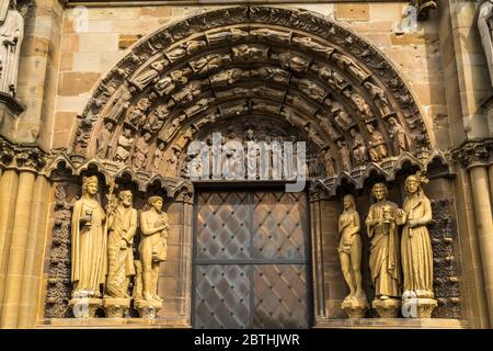 Liebfrauenkirche Hauptportal der Liebfrauenkirche, Trier, Rheinland-Pfalz, Ge Stockfoto