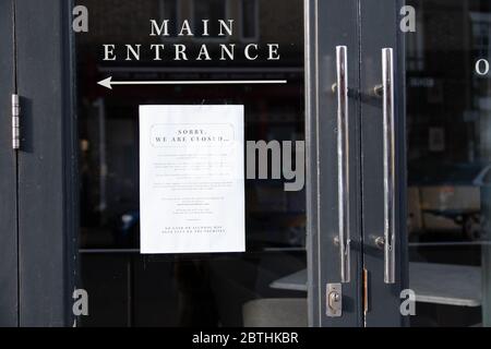 UK Cafe schließen unter Coronavirus Covid-19, wie die Regierung sagt, sie muss schließen Stockfoto