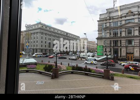 MINSK, WEISSRUSSLAND - 22. MAI 2020: Blick auf die zentrale Kreuzung Minsk und die Nationalbank die Republik Belarus Stockfoto