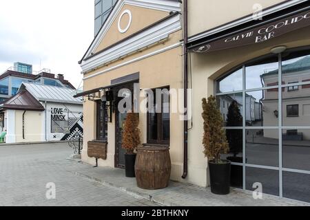 MINSK, WEISSRUSSLAND - 22. MAI 2020: Leere Parteistraße Zybitskaja in Minsk Stockfoto