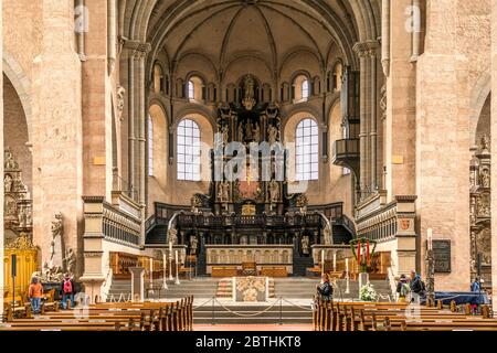 Innenraum und Altar des Doms St. Peter, UNESCO Welterbe in Trier, Rheinland-Pfalz, Deutschland Dom Interieur und Altar, UNESCO Welt her Stockfoto