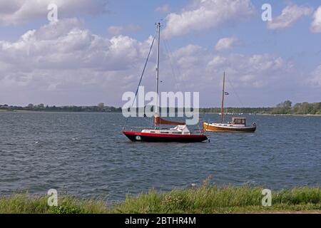 Boote vor Maasholm, Ostsee Fiord Schlei, Schleswig-Holstein, Deutschland Stockfoto