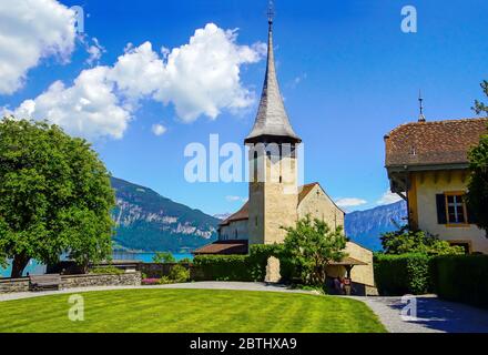 Kirche von Schloss Spiez ist der 1000-jährige im frühromanischen Stil, Thunersee, Berner Oberland, Kanton Bern, Schweiz. Stockfoto